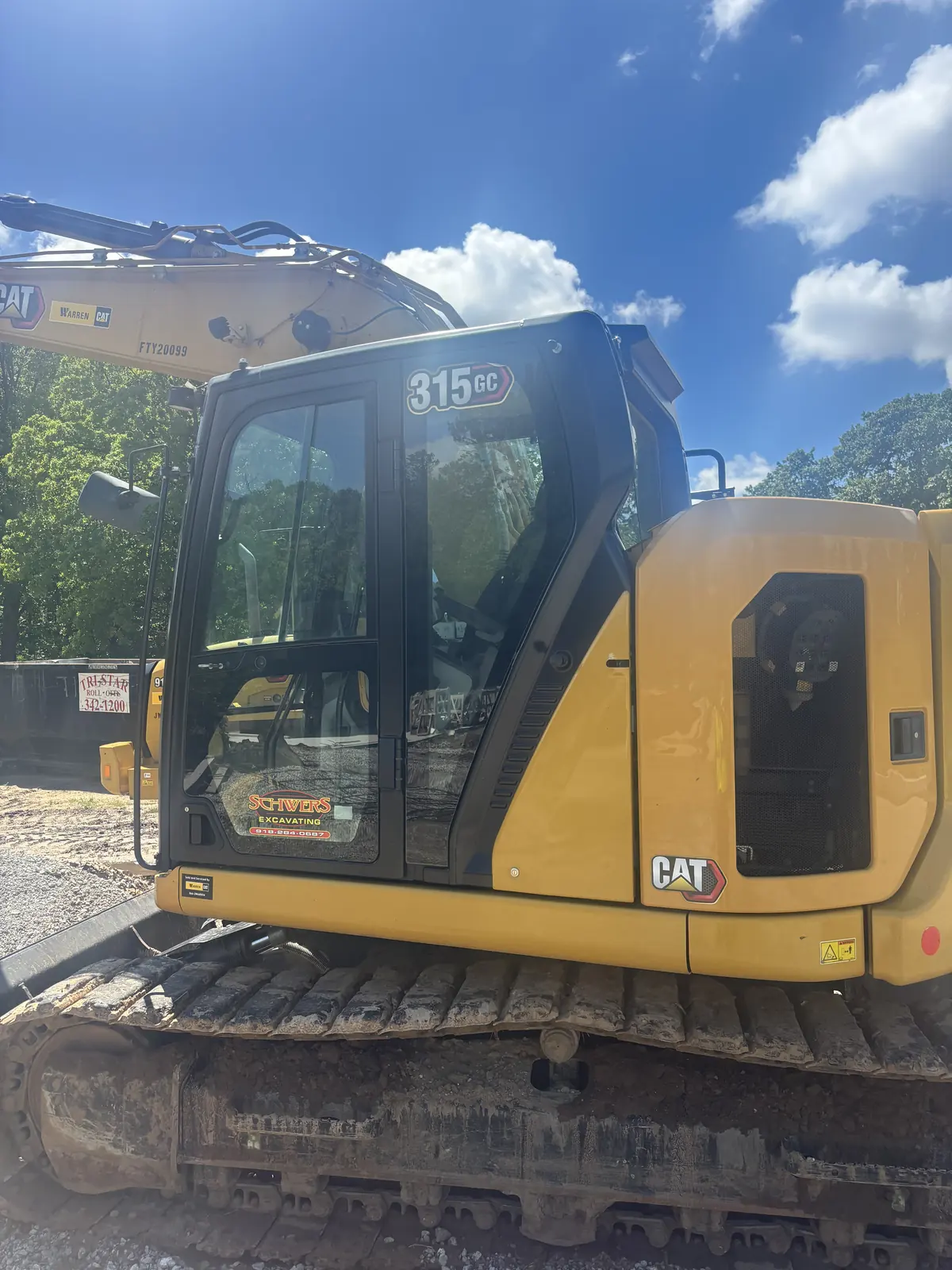 CAT 315 excavator receiving mobile fleet service