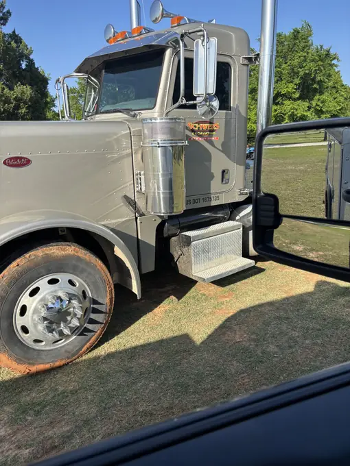 Semi truck receiving mobile diesel repair service in Tulsa
